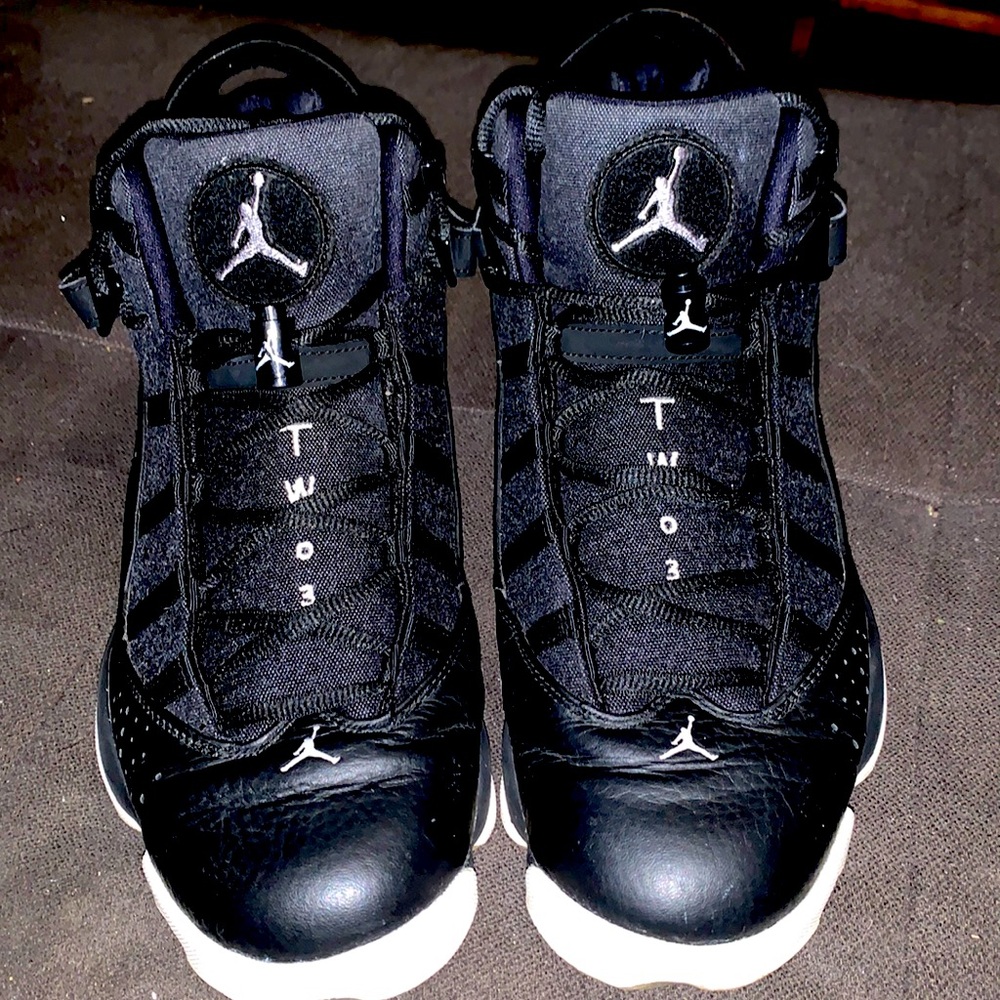 Jordan 6 Rings
Black Matte Silver
100% Authentic
Condition: Very good